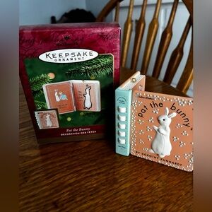 Hallmark Keepsake Ornament Pat the Bunny (2001)